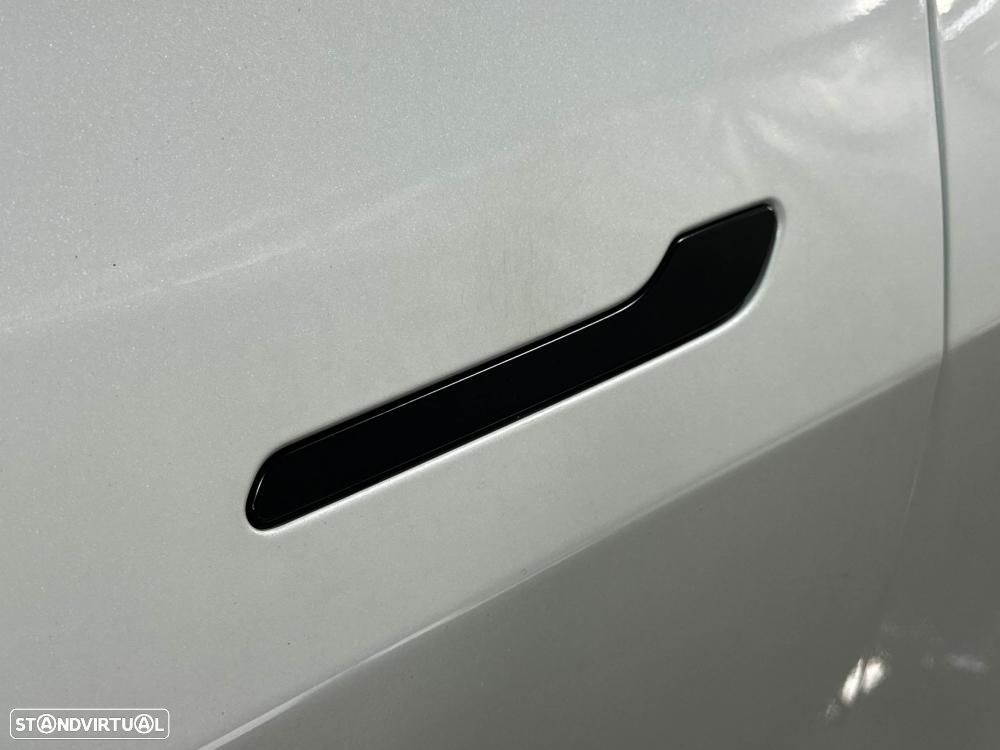 Tesla Model Y Performance Dual Motor AWD - 17