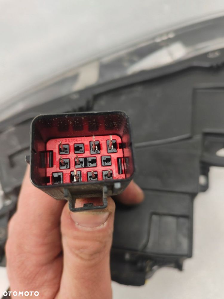 VOLVO S60 V60 XENON LAMPA PRAWY PRZÓD KOMPLETNA 8 PINÓW 31420109 - 9