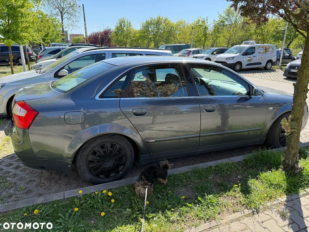 Audi A4 Limousine - 1