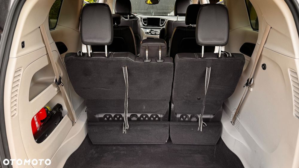 Chrysler Pacifica - 19