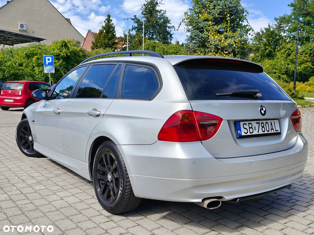 BMW Seria 3 318d DPF - 23