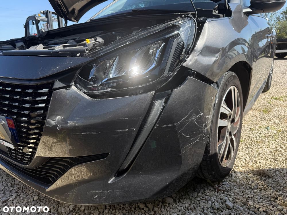 Peugeot 208 - 25