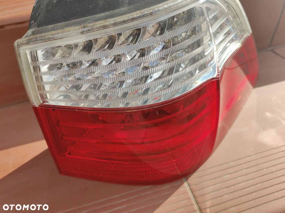 BMW E61 Lift Lci 5 kombi Lampa Tylna W Błotnik Prawa Polift Igła - 6