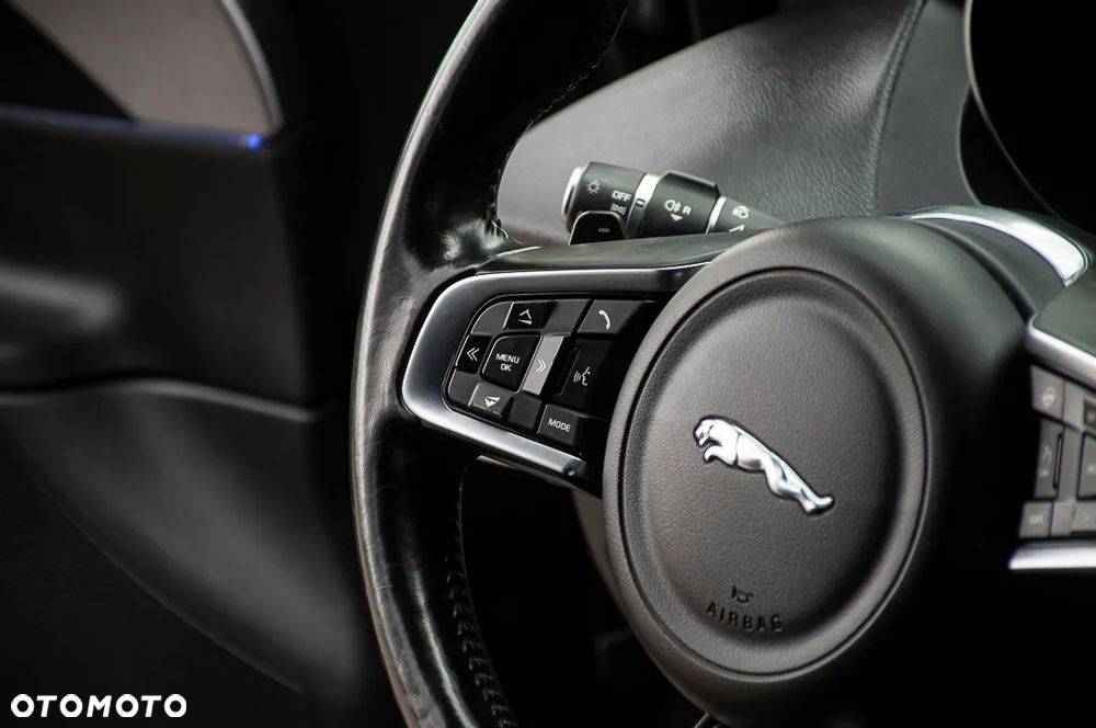 Jaguar XE - 14