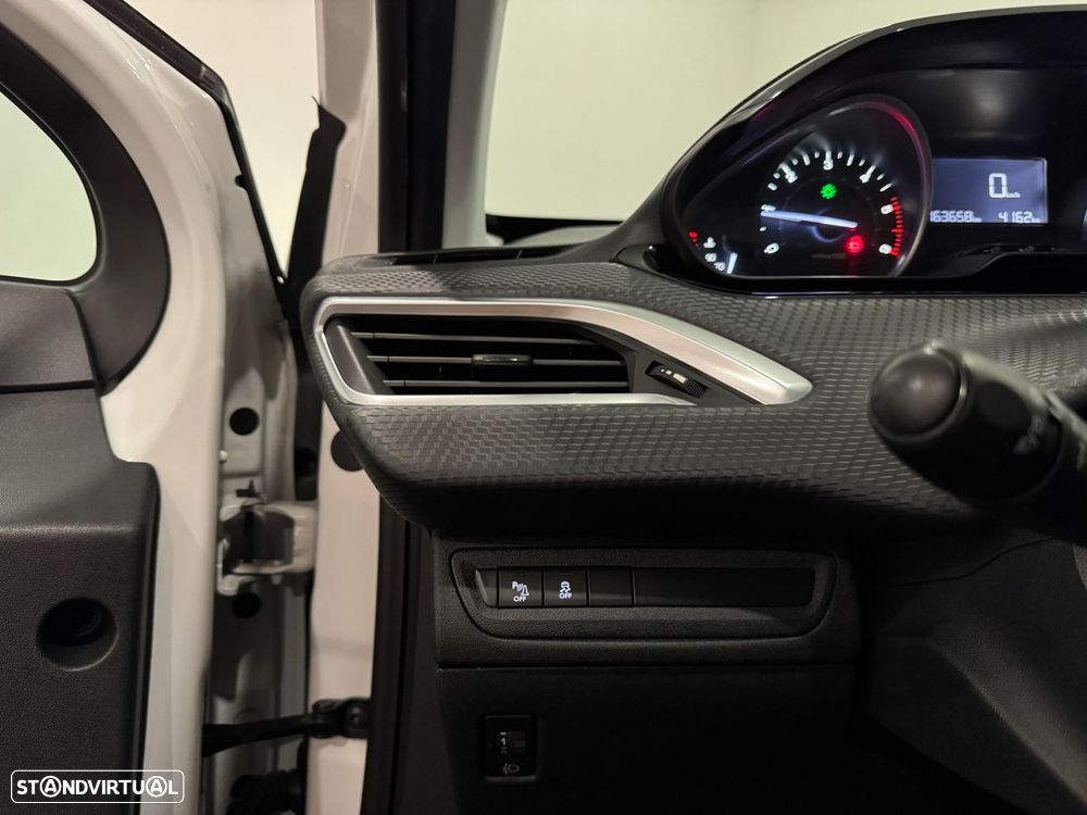 Peugeot 208 1.6 BlueHDi Style - 44