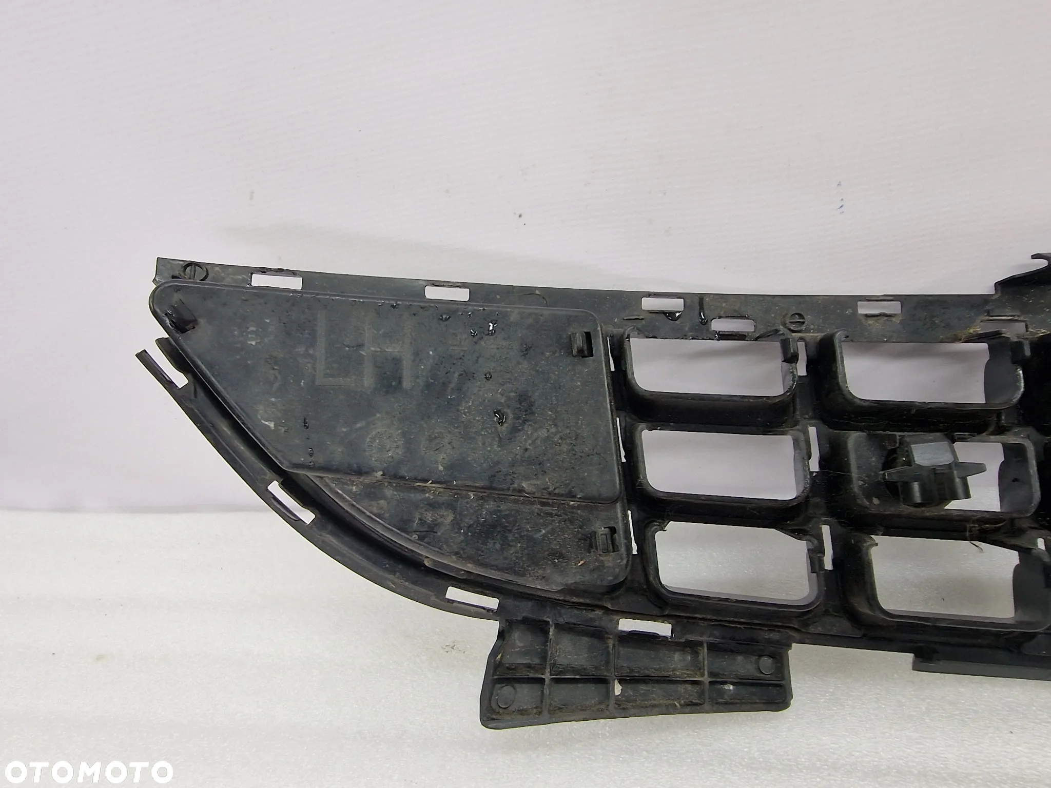 OPEL CORSA D LIFT 11 - KRATKA ŚRODKOWA ZDERZAKA PRZEDNIEGO PRZÓD , NR 13286021 , NR AUKCJI KR27 - 9