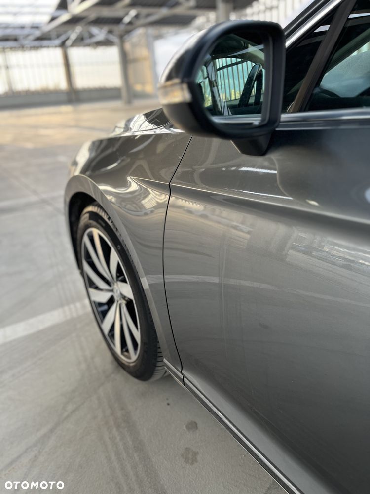Volkswagen Passat - 14