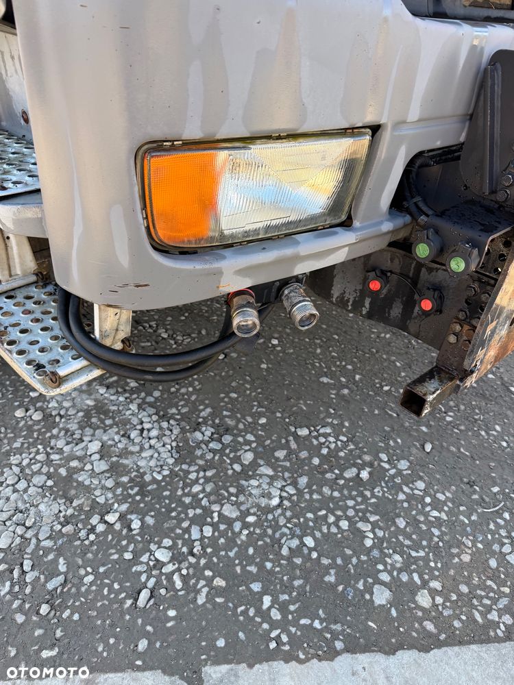 Mercedes-Benz 1833 - 15