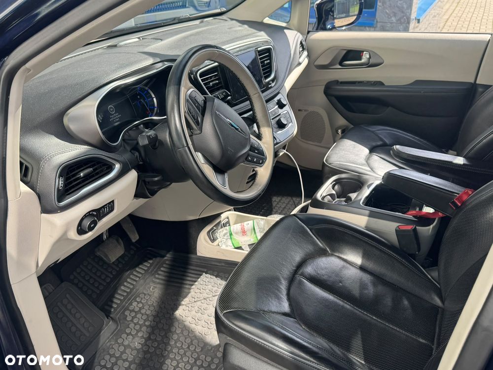 Chrysler Pacifica - 11