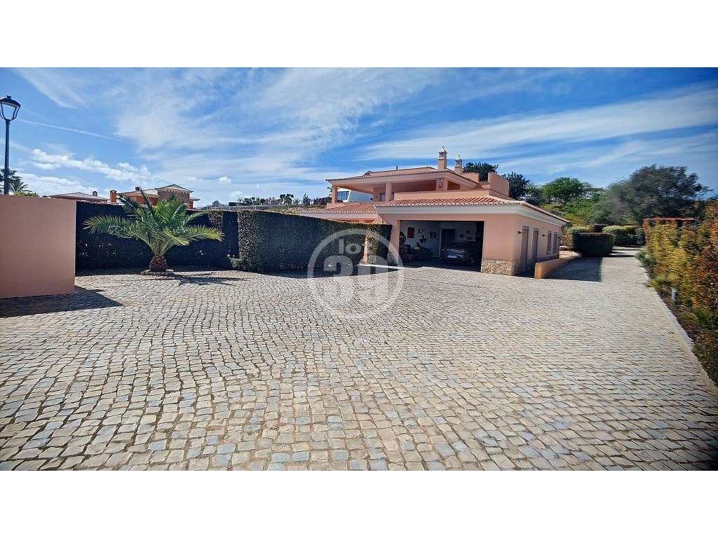 Moradia de Luxo T4 com Piscina Aquecida a 10 Minutos da Praia - Grande imagem: 4/59
