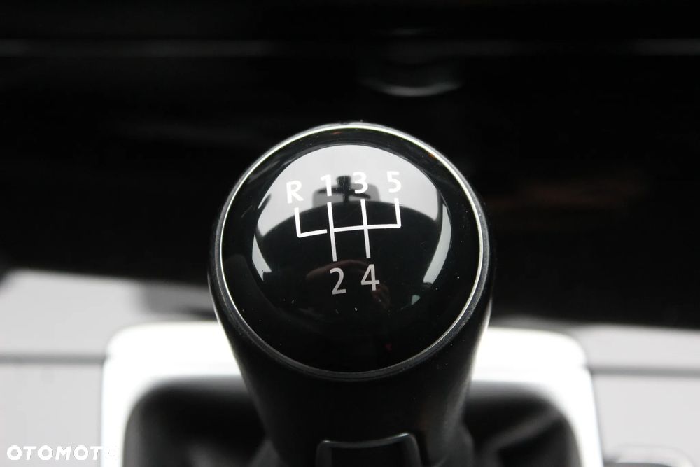Volkswagen Golf - 22