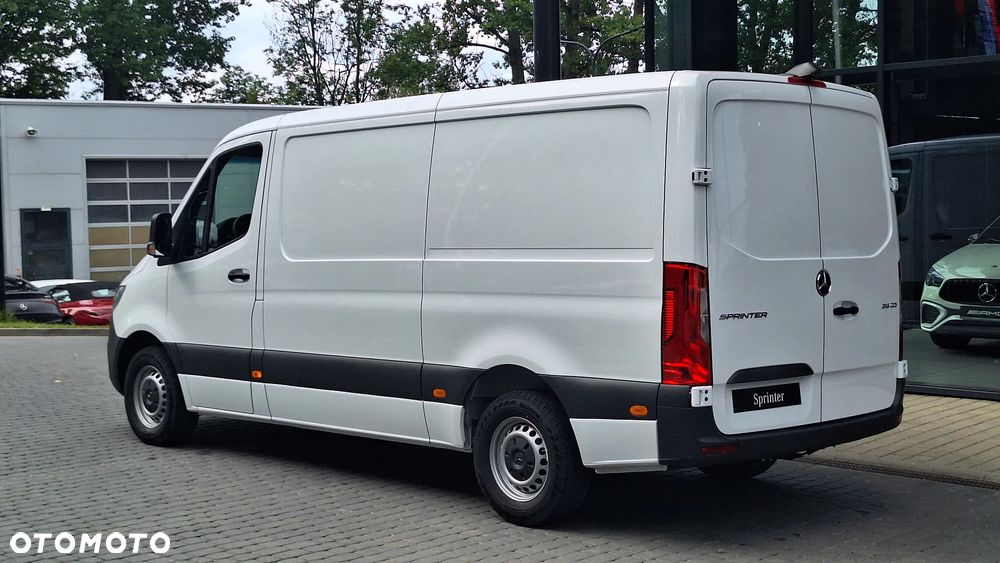 Mercedes-Benz Sprinter - 4