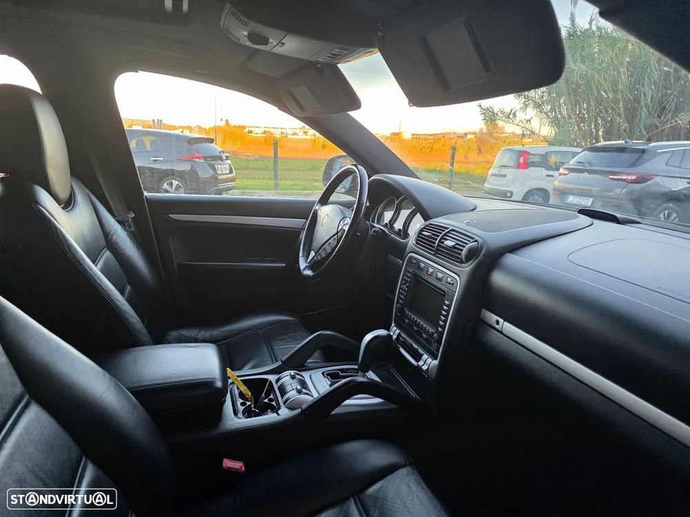 Porsche Cayenne Turbo - 13