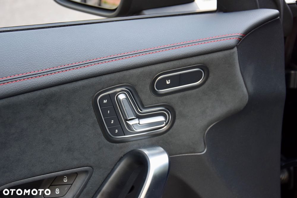 Mercedes-Benz CLA AMG 35 4-Matic 7G-DCT - 12