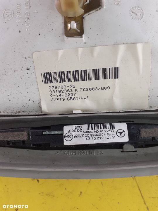 MERCEDES W164 LAMPKA OŚWIETLENIE WNĘTRZA PDC TYŁ a1715420123 - 3