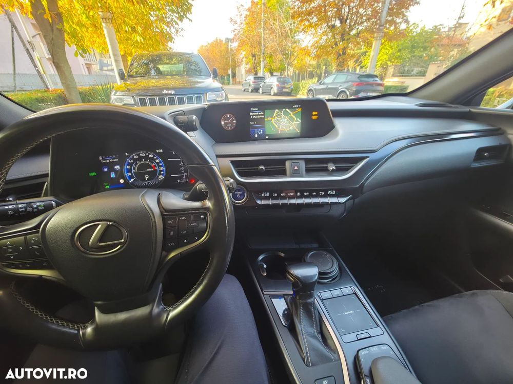 Lexus UX - 10