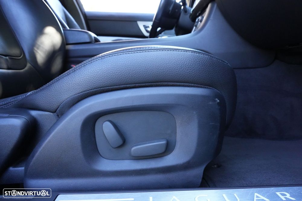 Jaguar XF 2.2 D Luxury - 40