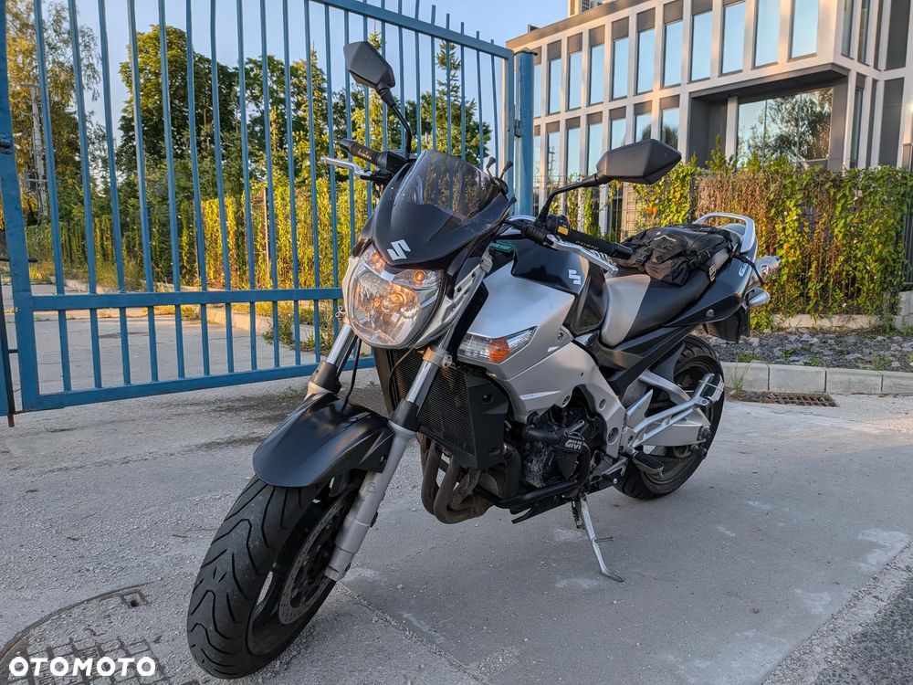 Suzuki GSR - 2