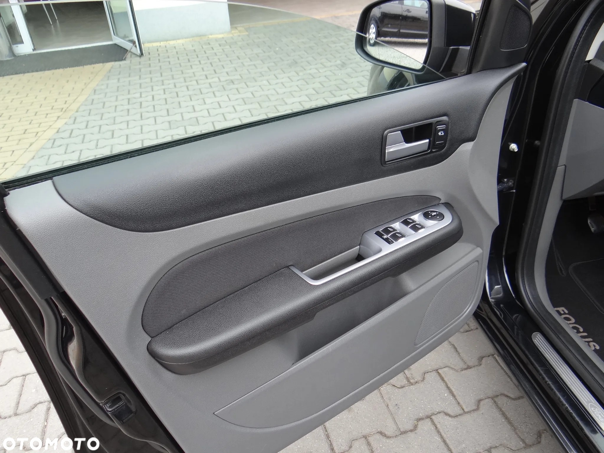 Ford Focus 1.8 Ghia - 21