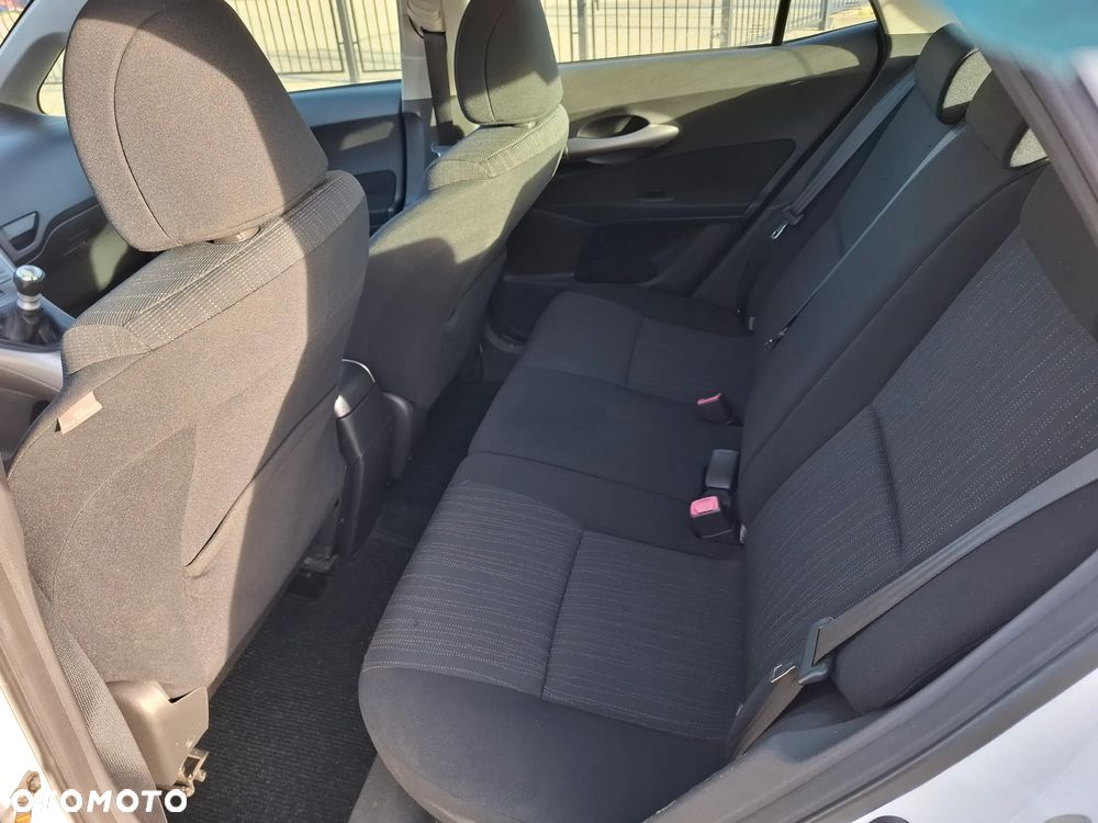 Toyota Auris 1.33 VVT-i - 25