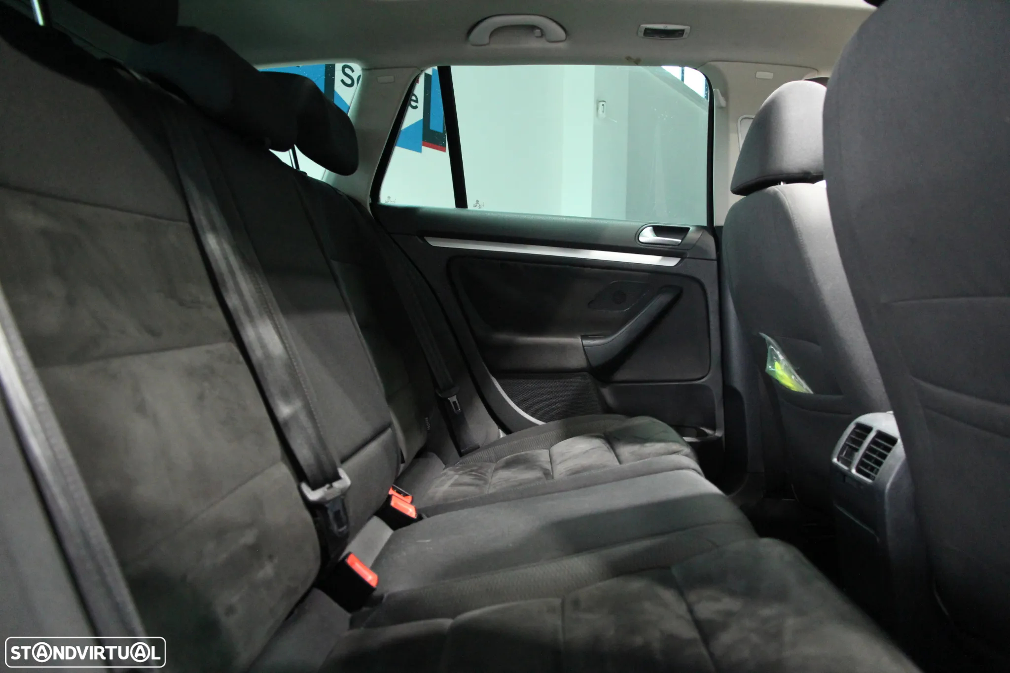 VW Golf Variant 1.6 TDi Highline DSG - 22
