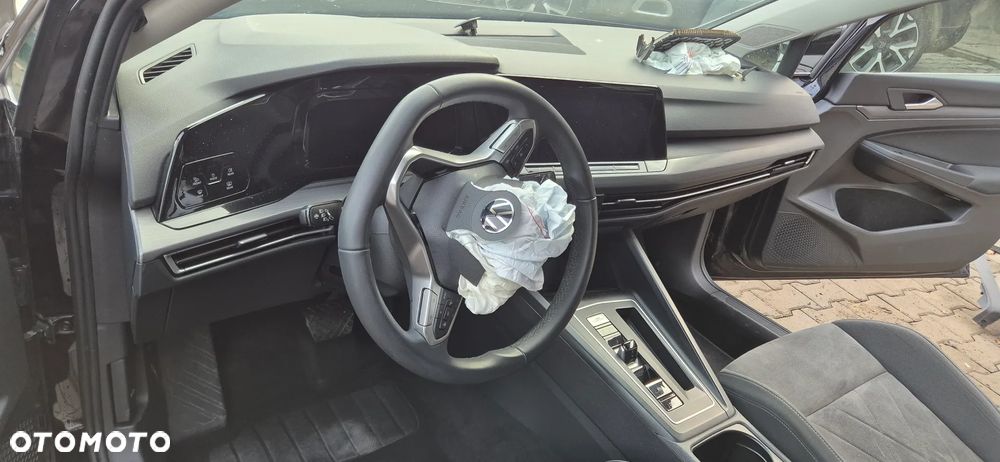 Volkswagen Golf - 24