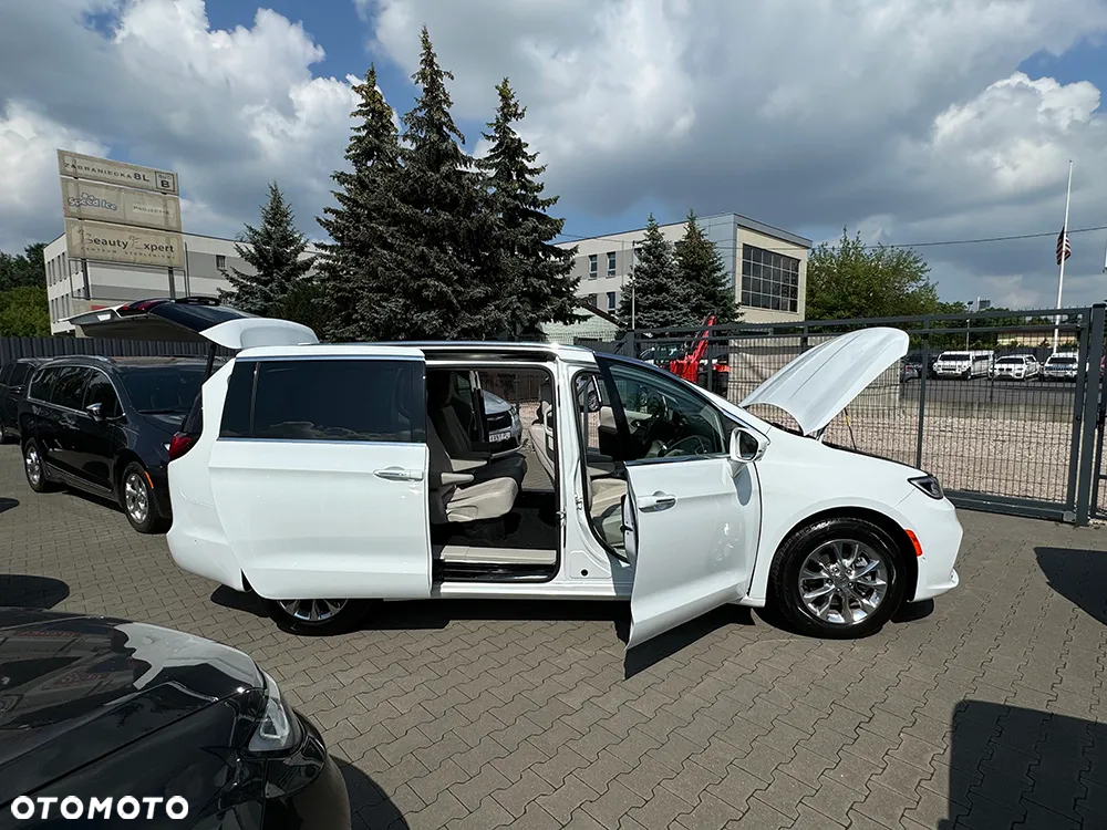 Chrysler Pacifica - 11