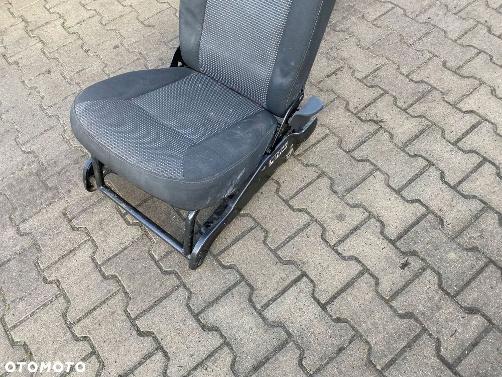 MERCEDES citan 415 fotel przedni prawy skladany - 2