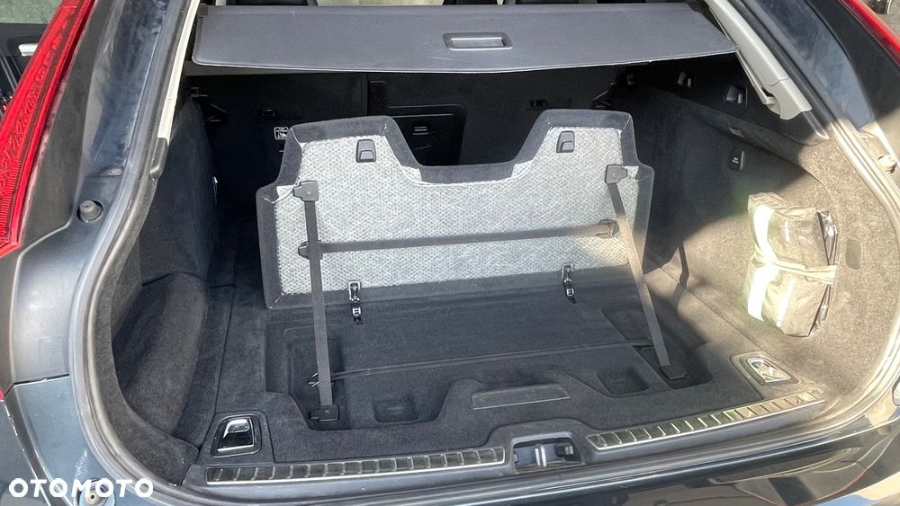 Volvo V90 D4 Momentum - 24