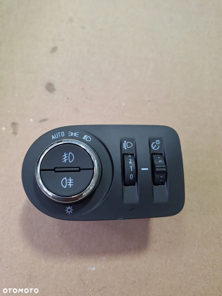 OPEL CROSSLAND 21r PRZEŁĄCZNIK ŚWIATEŁ 39208051    (20/5)