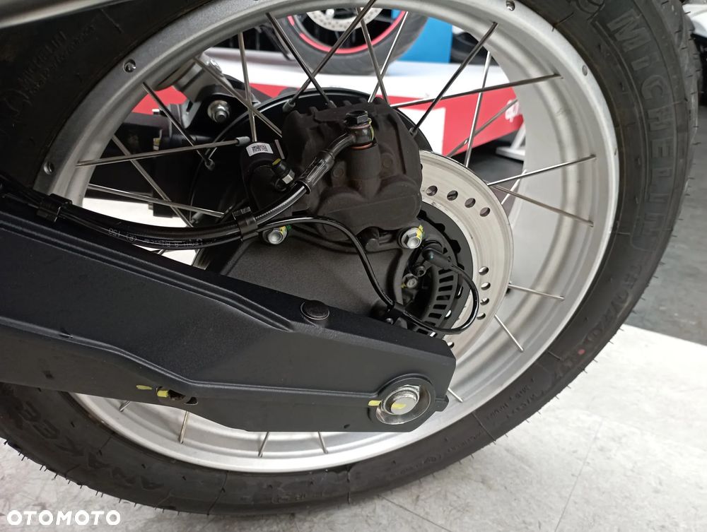 Moto Guzzi V85 - 21
