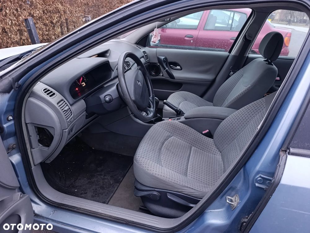 Renault Laguna 1.8 16V Expression - 8