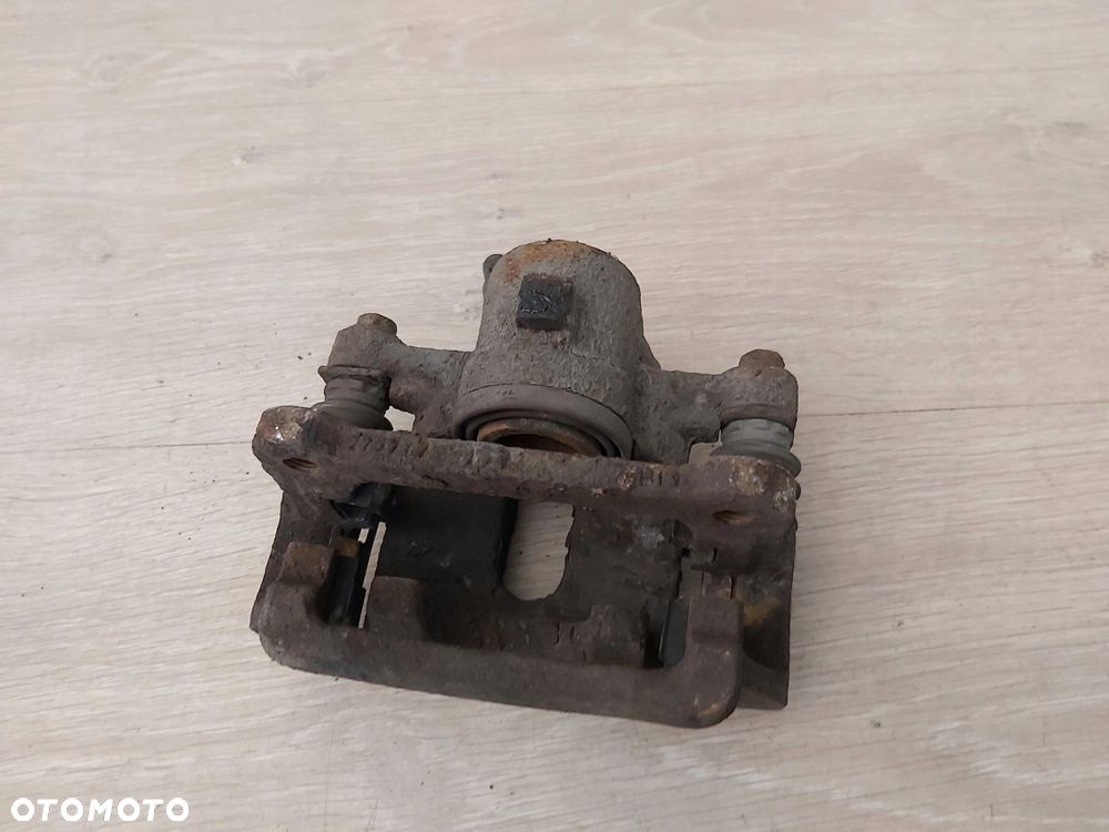 Toyota Corolla E12 zacisk jarzmo tył prawy TRW 275mm - 4