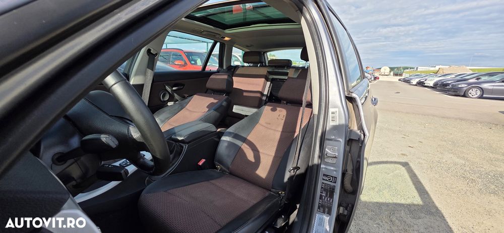 BMW Seria 3 320d DPF Touring Blue Performance - 25