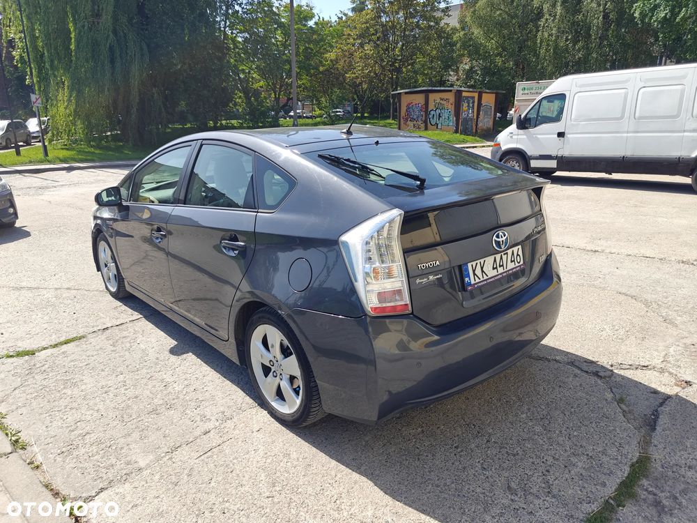 Toyota Prius - 4