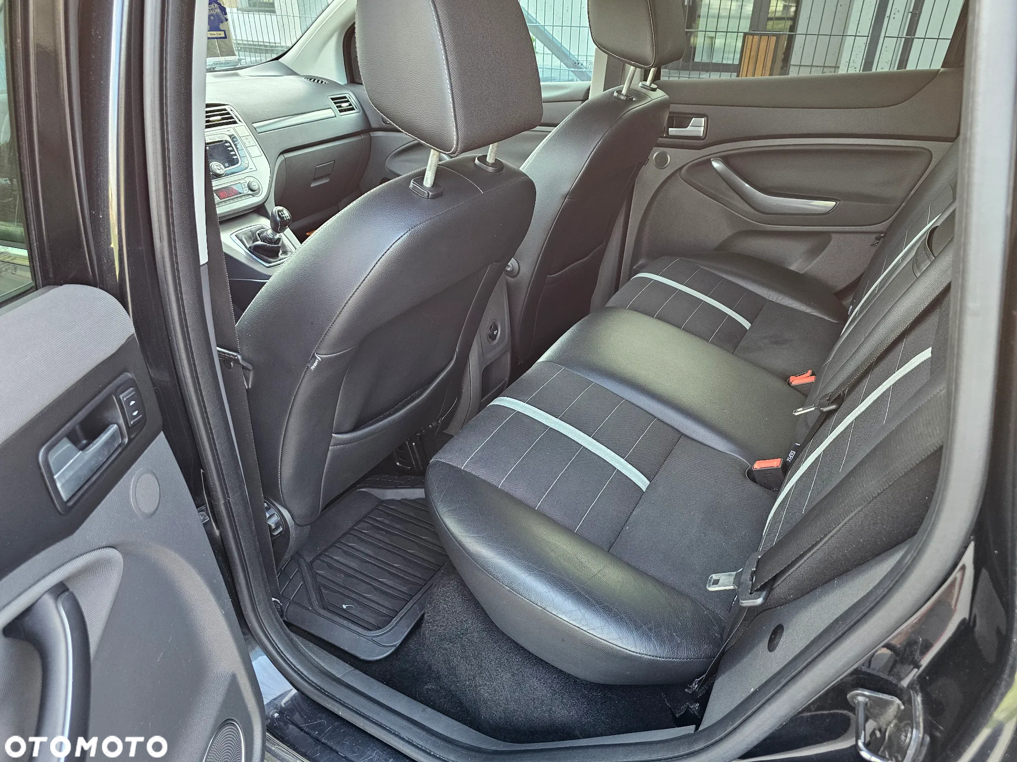 Ford Kuga 2.0 TDCi 2x4 Titanium - 12