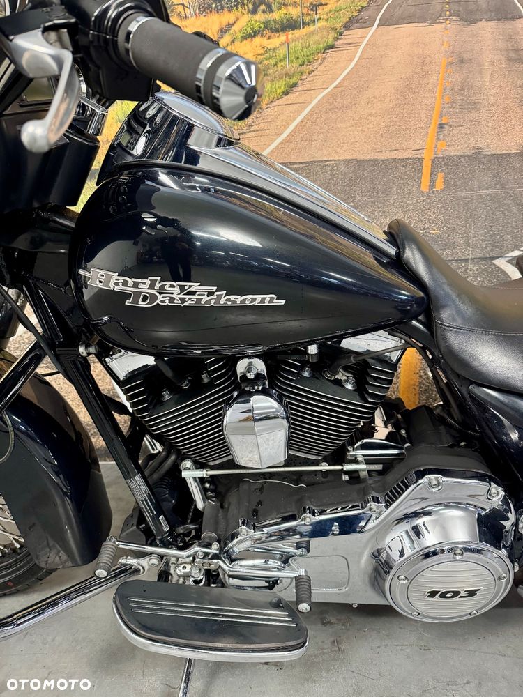 Harley-Davidson Touring Street Glide - 11