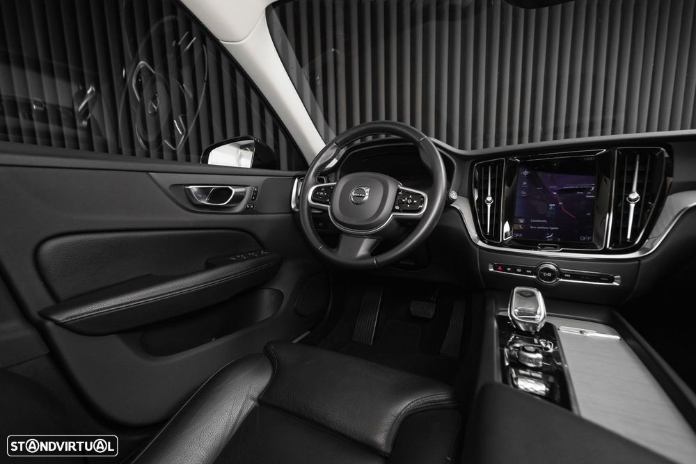 Volvo V60 2.0 B4 Momentum Geartronic - 12