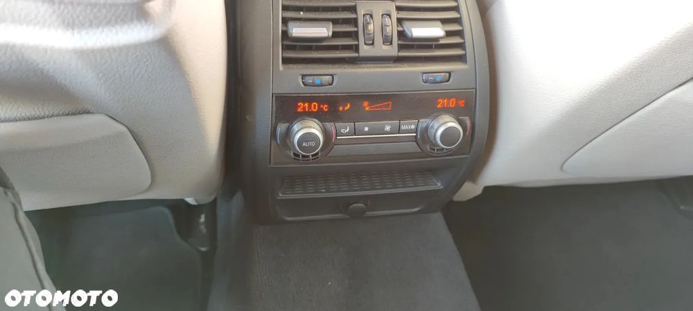 BMW Seria 5 550i xDrive - 10