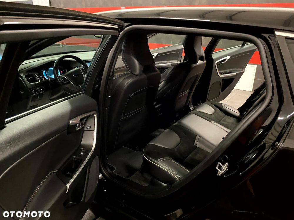 Volvo V60 D3 R-Design - 18