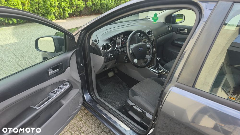 Ford Focus 2.0 TDCi Ghia - 13