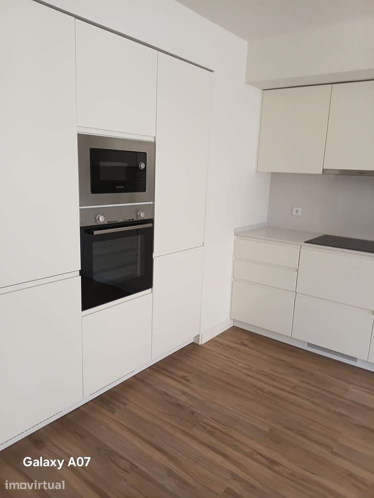 Apartamento T2 com piscina e garagem em Lisboa - Grande imagem: 2/7