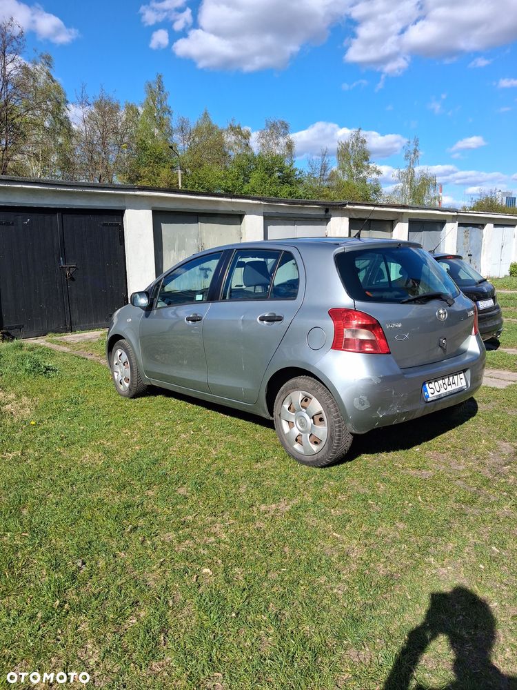 Toyota Yaris - 10