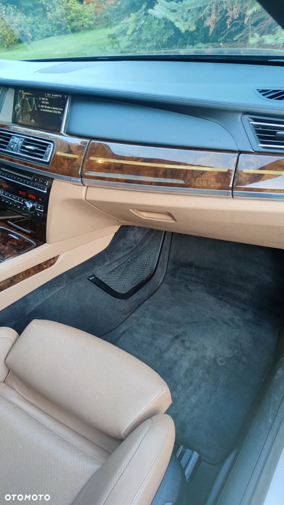 BMW Seria 7 740d xDrive - 29