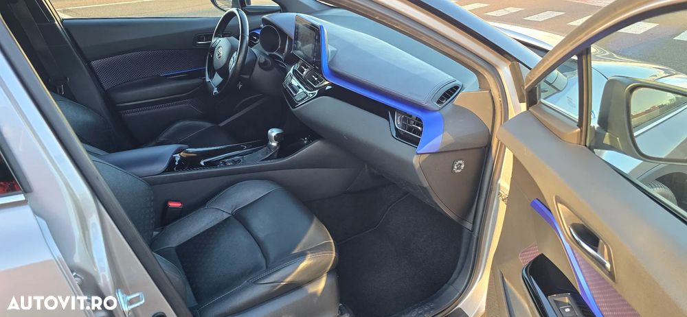 Toyota C-HR Hybrid Style Selection - 13