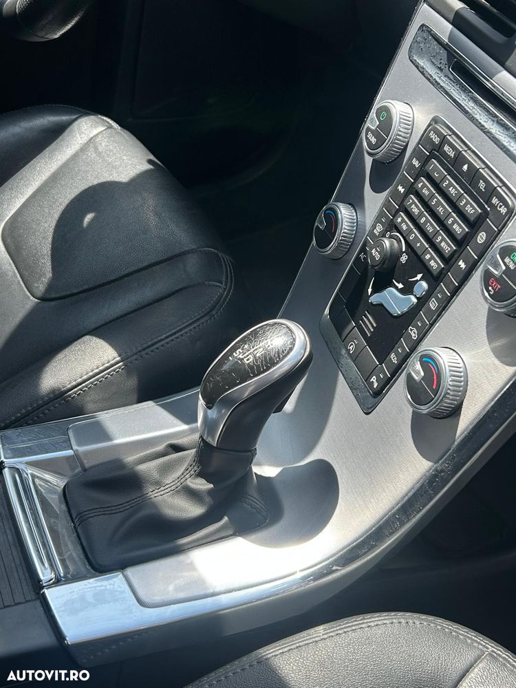 Volvo XC 60 D3 Geartronic Momentum - 11