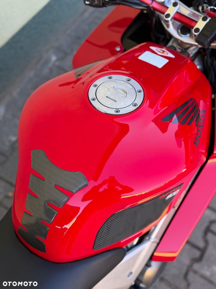 Honda VFR - 16