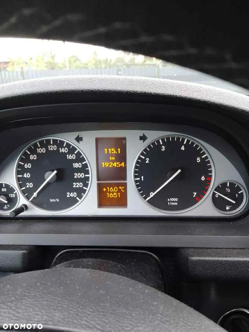 Mercedes-Benz Klasa B 180 BlueEffICIENCY - 2