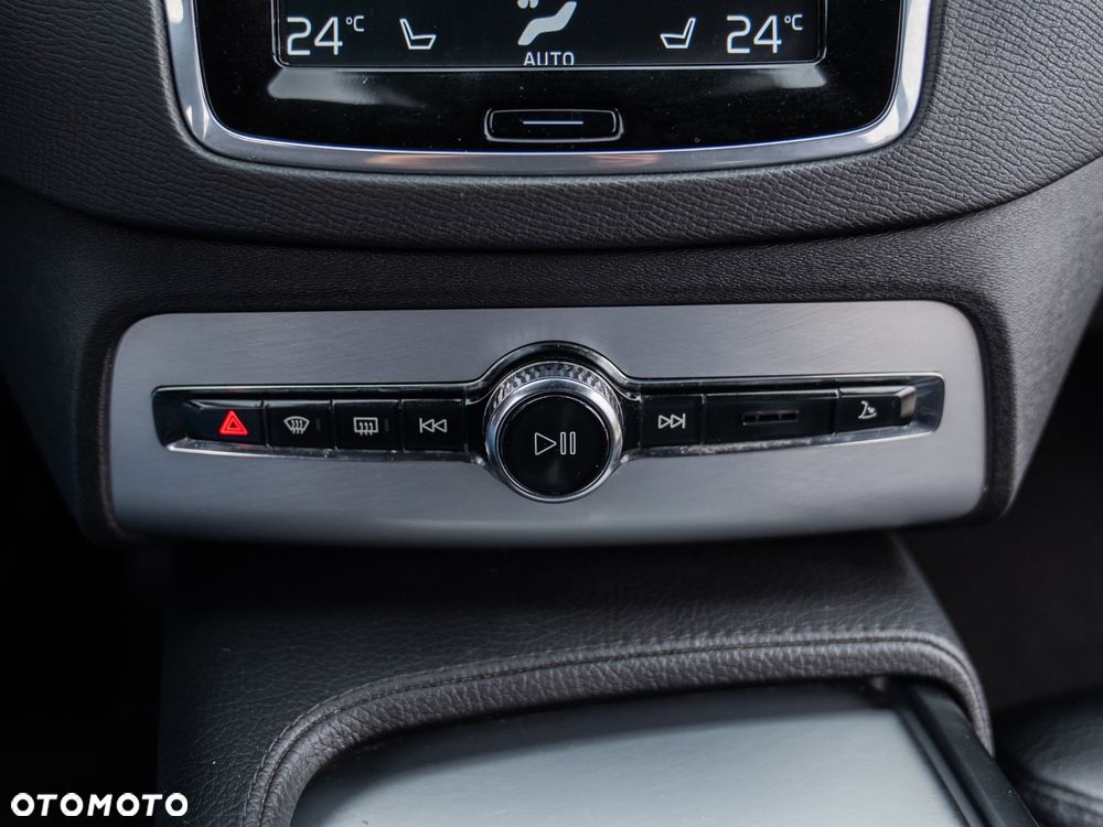 Volvo XC 90 B5 D AWD Geartronic Momentum Pro - 37