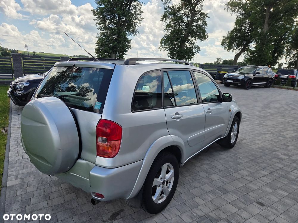 Toyota RAV4 - 9